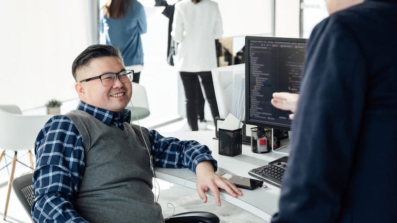humility-in-leadership-person-smiling-at-work