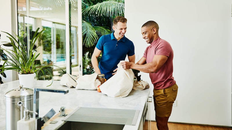making-friends-as-an-adult-two-friends-in-kitchen