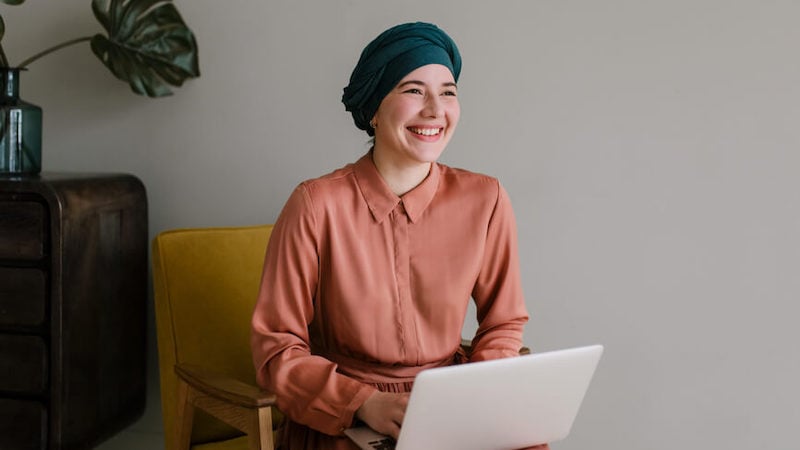 organizational-performance-person-on-laptop