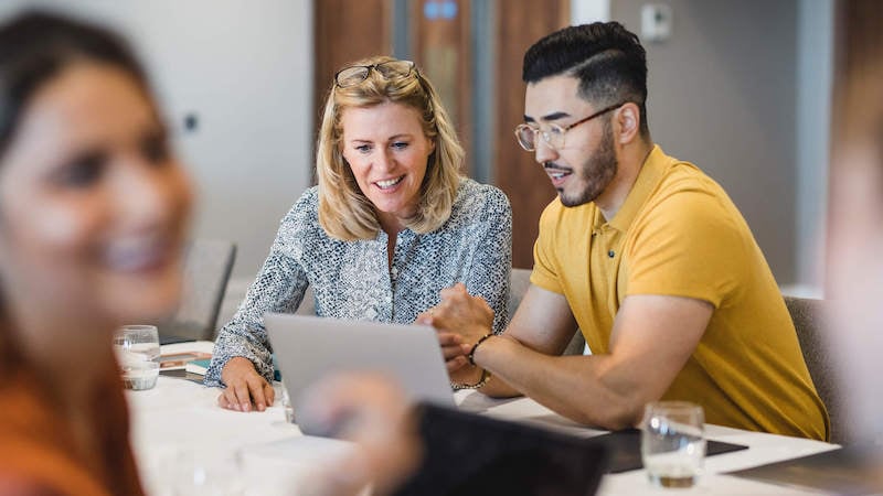 team-management-manager-leading-employee-through-problem
