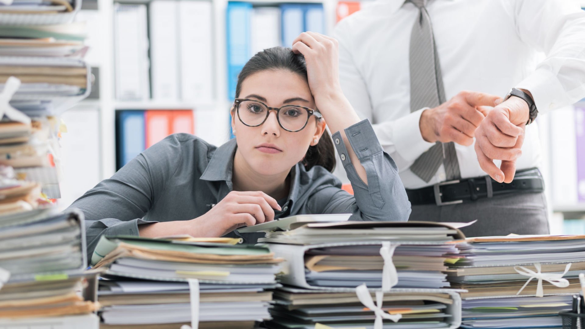 boss-standing-over-employee-pointing-to-watch-coercive-power