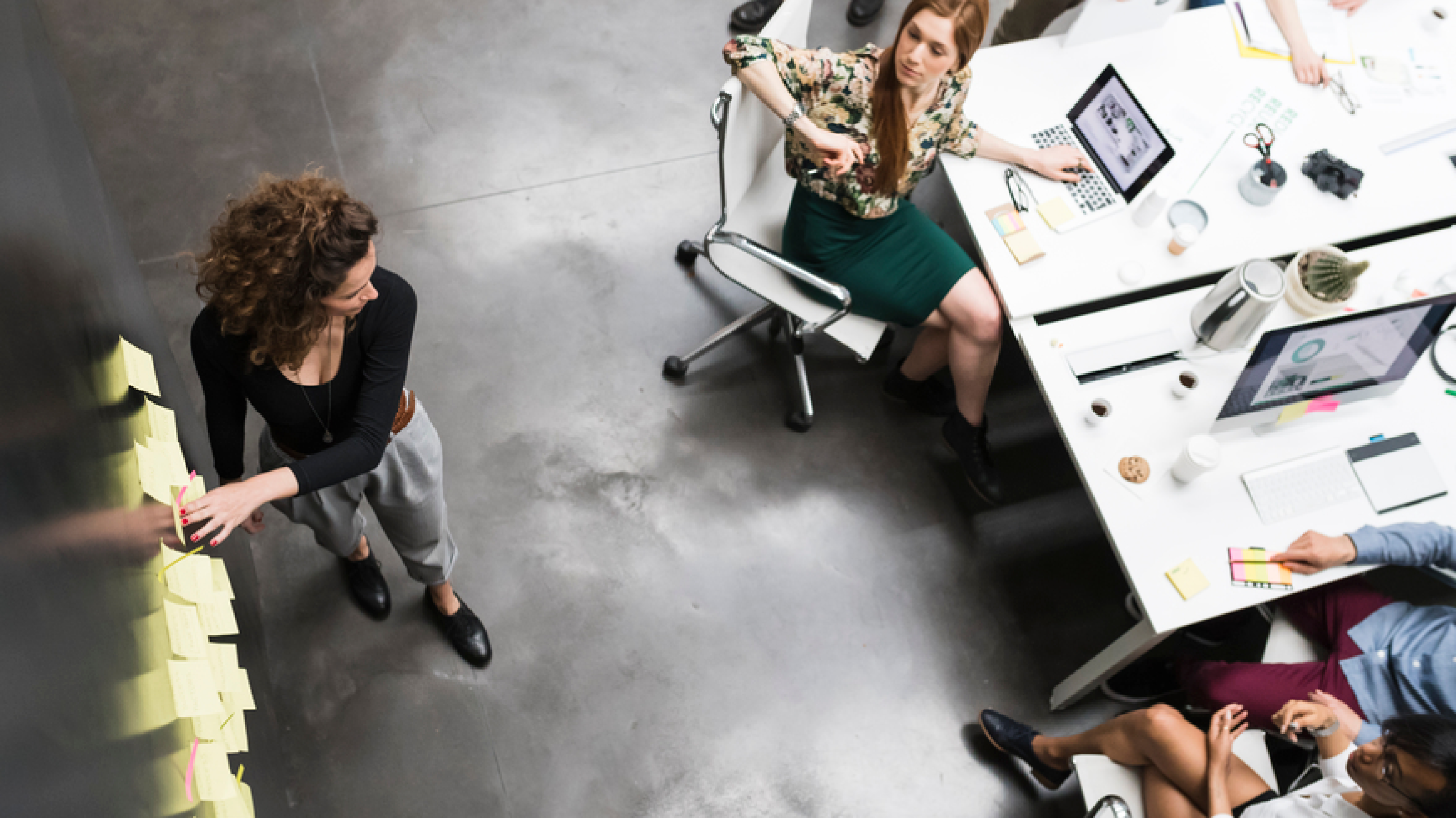 coworkers-collaborate-on-whiteboard-how-to-build-connection