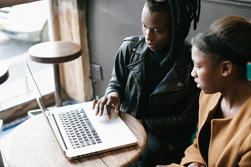 woman-giving-feedback-to-other-woman-on-laptop-ego-driven