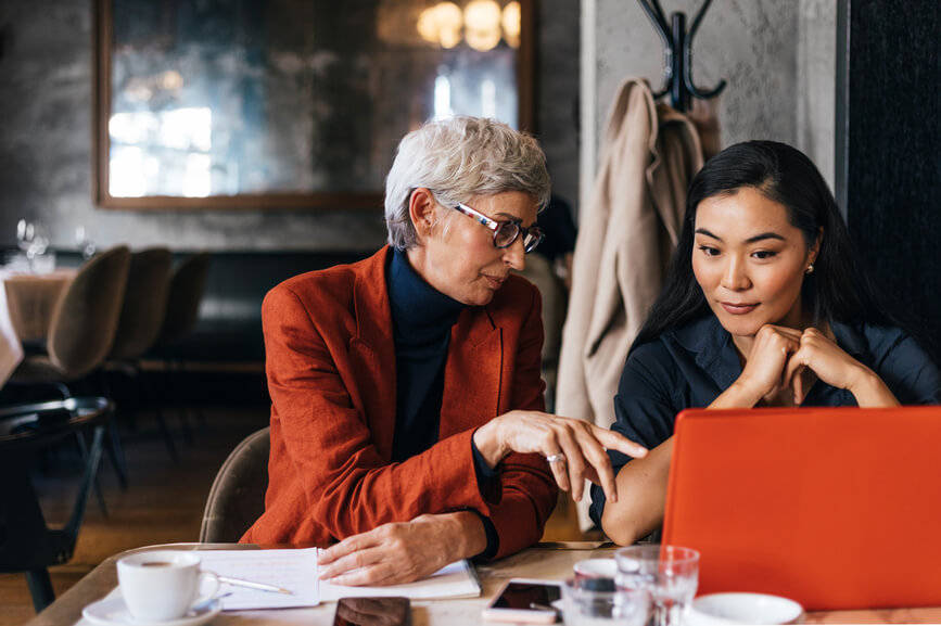20 Exit Interview Questions to Ask (+ Example Answers)