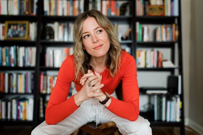 woman-thinking-in-front-of-bookshelf-growth-mindset