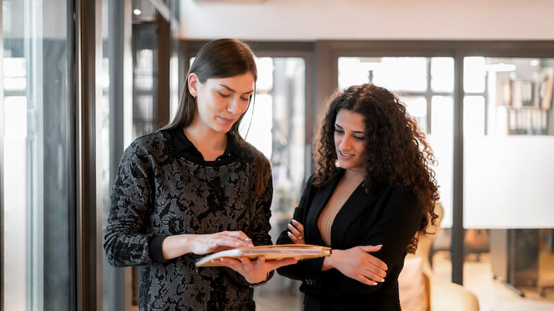 how-to-disagree-two-coworkers-standing-and-talking