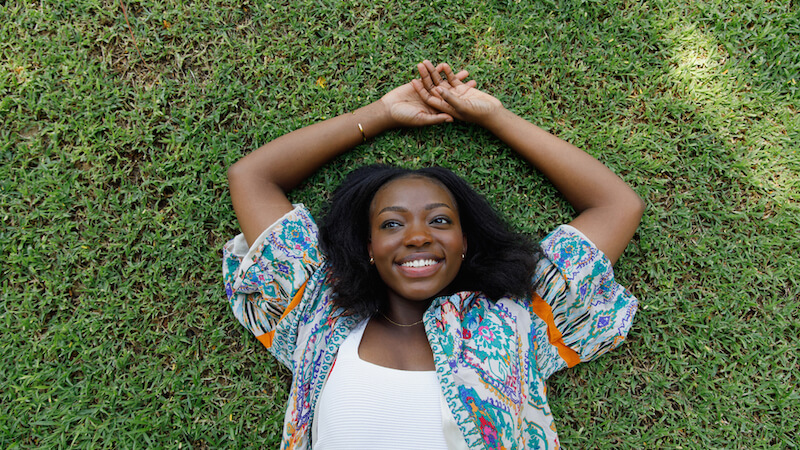 how-to-forgive-yourself-closeup-of-person-lying-on-the-grass