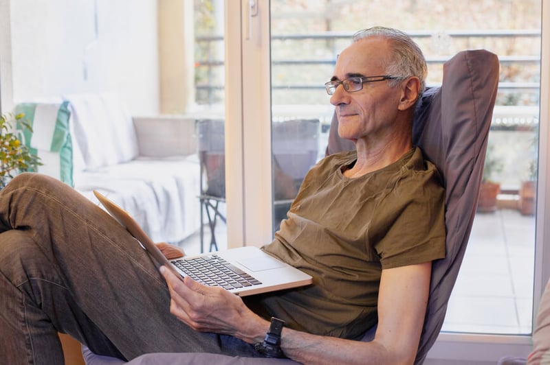 man-sitting-with-laptop-on-his-lap-what-is-neuroplasticity