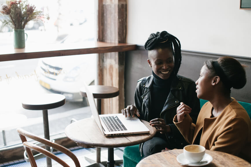 mentor-sharing-skills-with-mentee-mentorship-programs