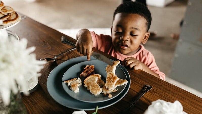 mindful-parenting-kid-taking-food-from-table