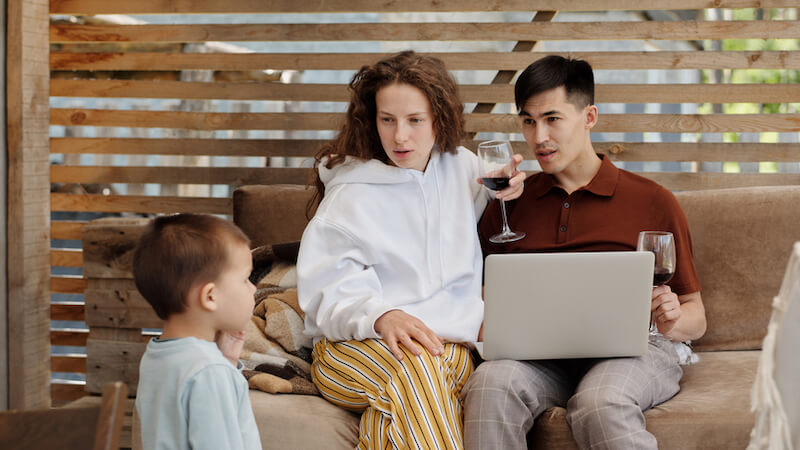 parenting-styles-parents-drink-wine-ignore-kid