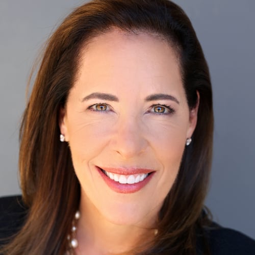 Courtney della Cava headshot