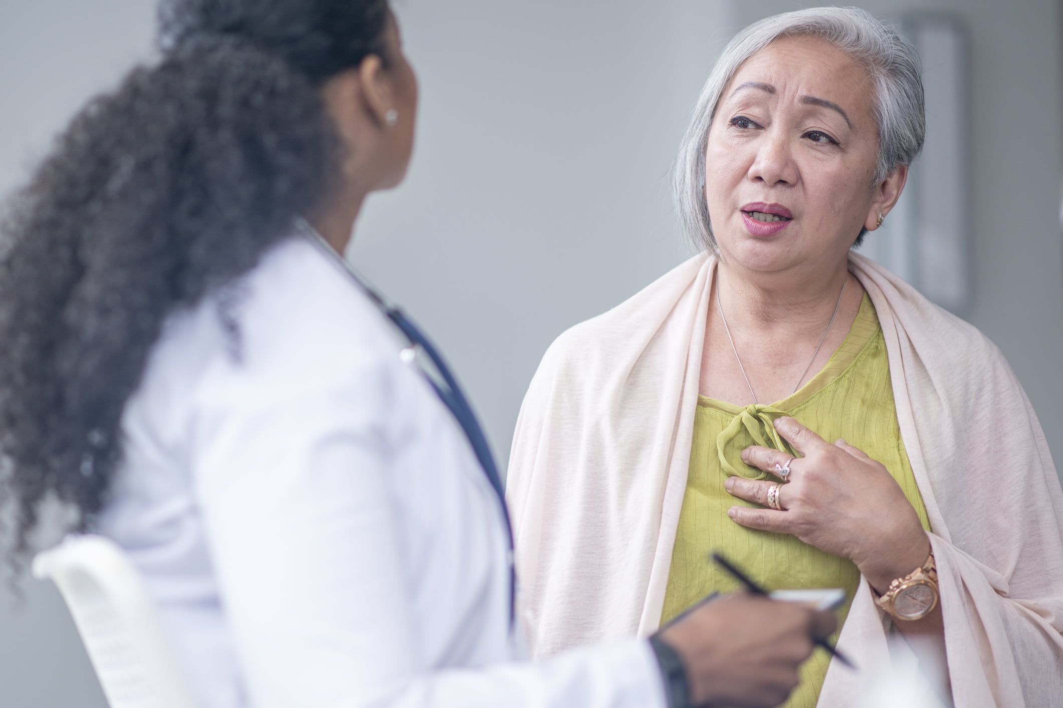 Elderly-woman-discussing-heart-disease-risks-with-younger-doctor--revenge-bedtime-procrastination