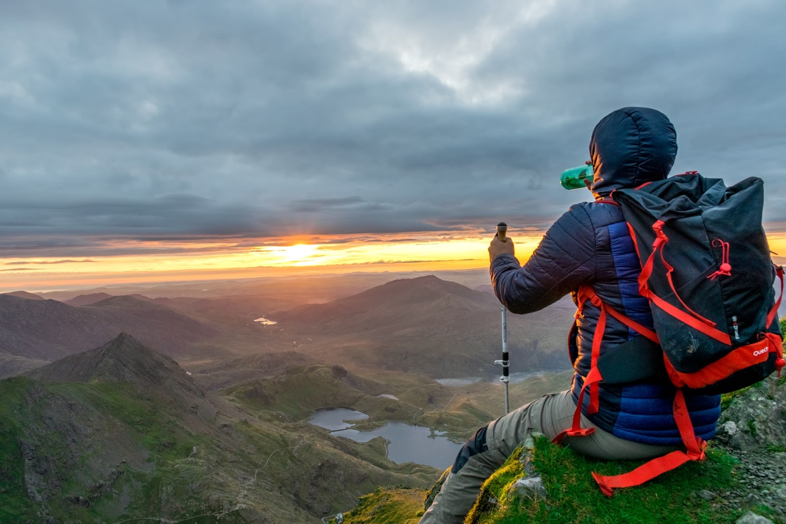 hiker-at-top-of-mountain-looking-at-view-learned-optimism