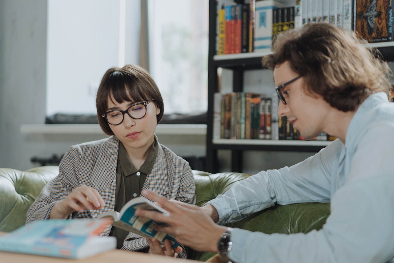 Man-and-woman-taslking-at-book-club-in-library-how-to-handle-homesickness