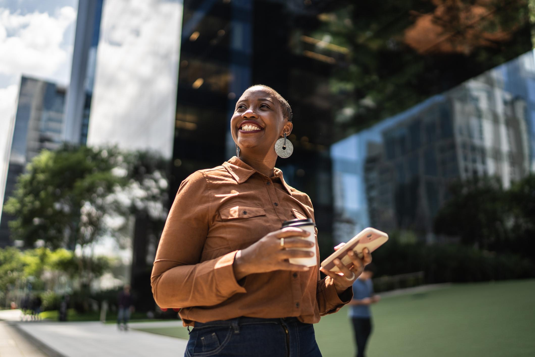 Motivated-woman-smiling-in-the-street-with-a-coffee-i-feel-like-i-dont-belong