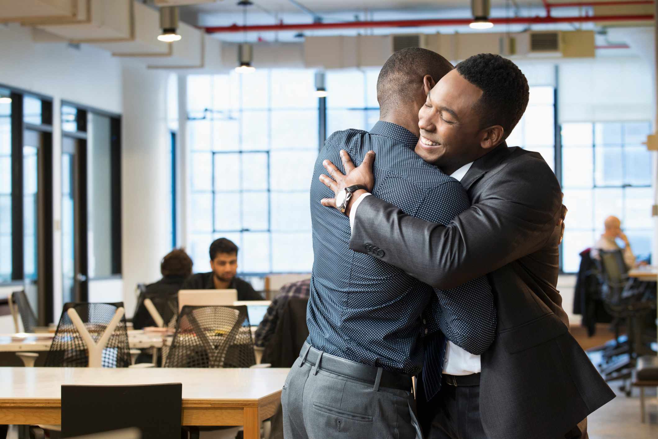 Two-collegues-hugging-at-work-love-languages-at-work