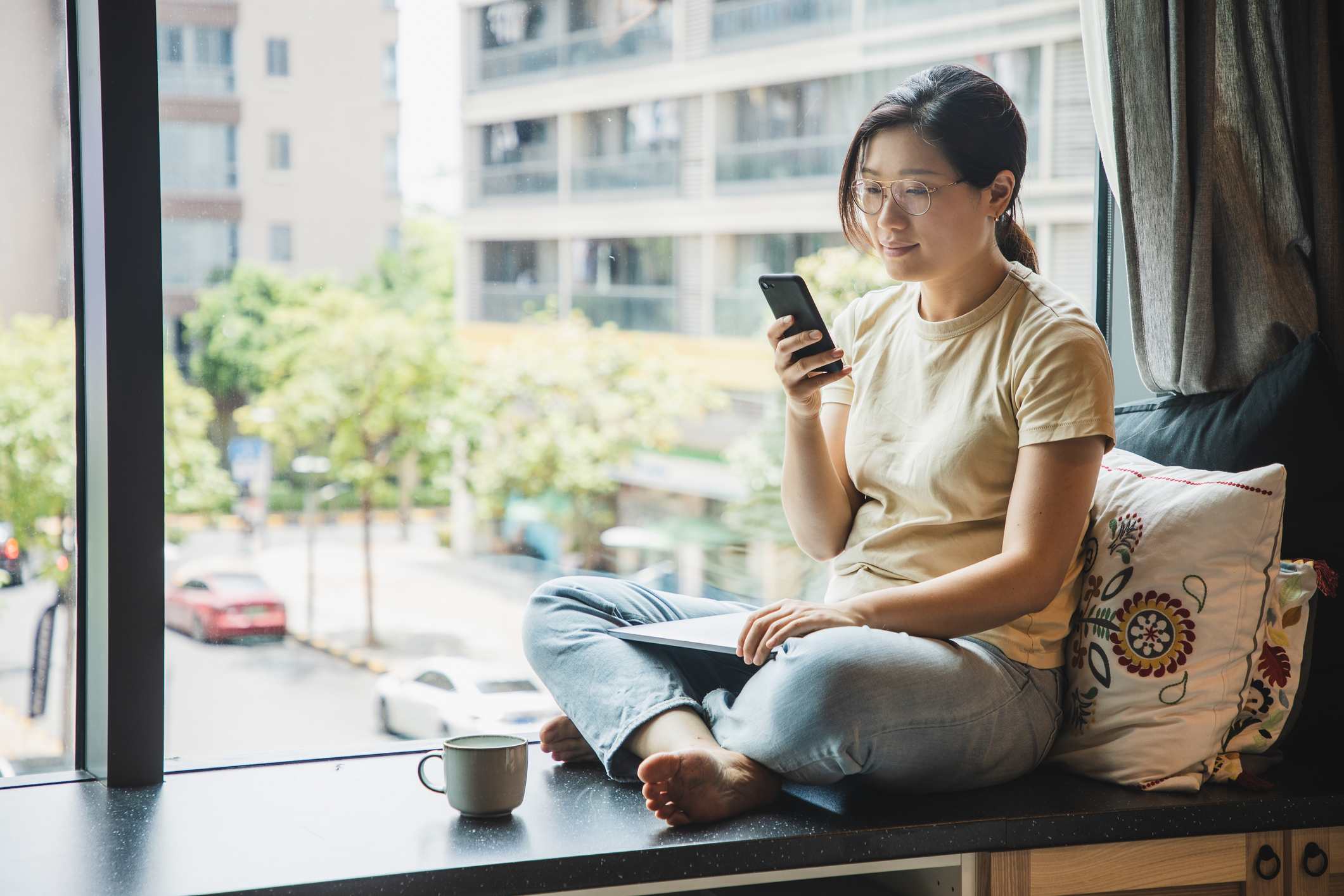 Woman-bored-at-home-on-her-cellphone-current-unemployment-rate