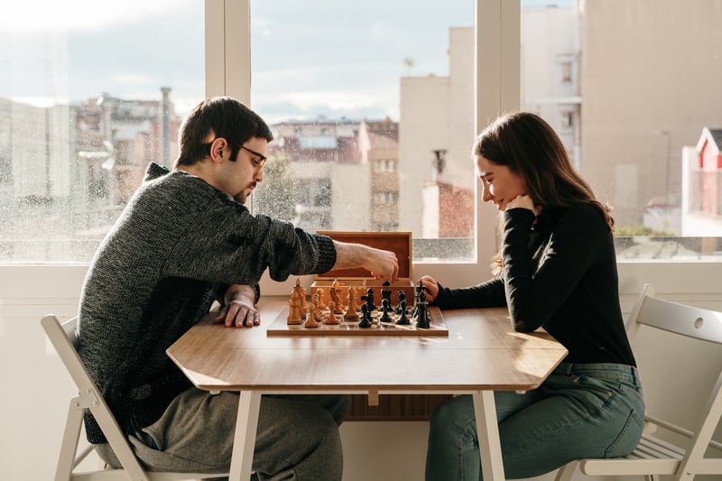 Young-couple-playing-chess-at-home-type-A-personality