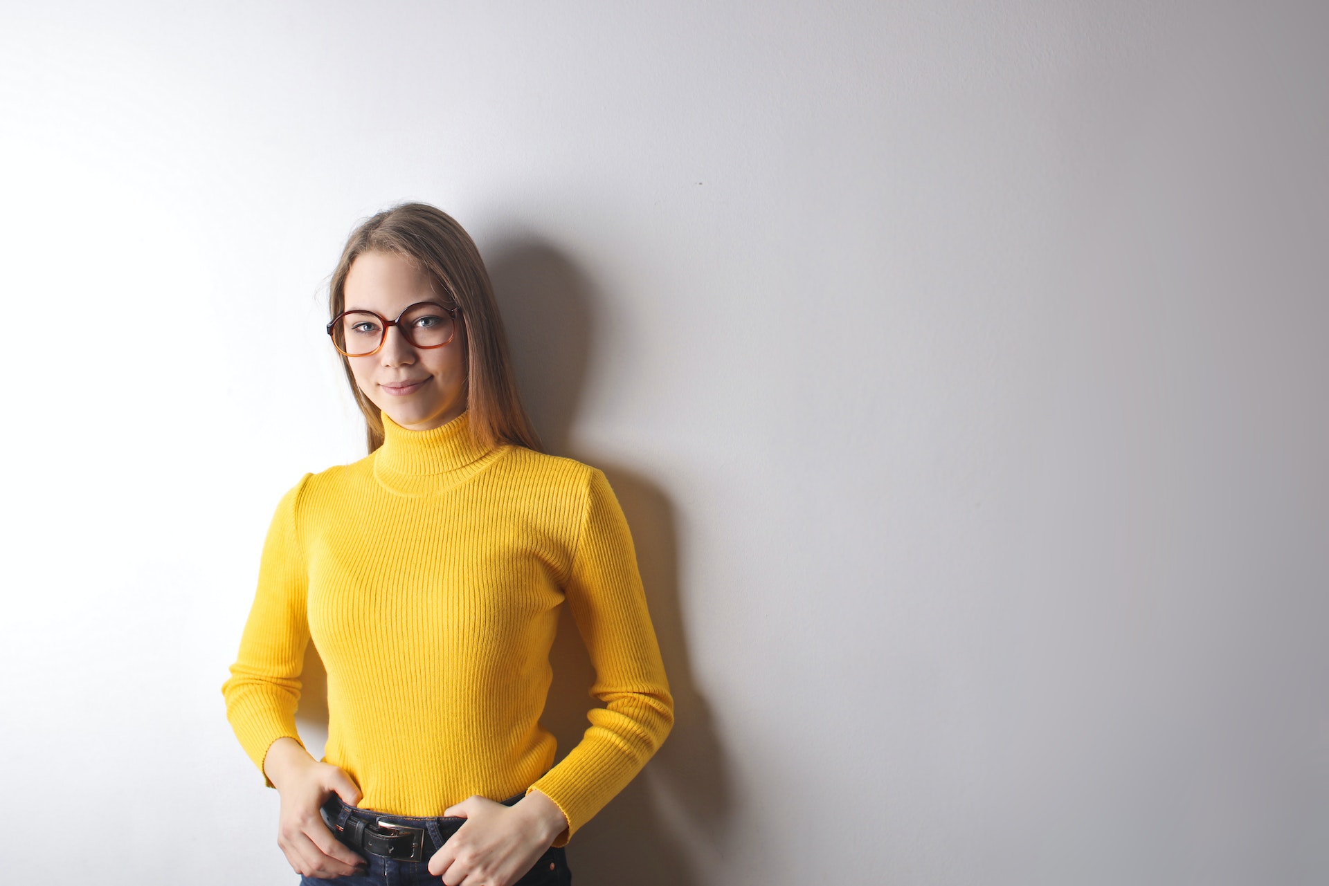 girl-in-yellow-very-confident-affirmations-for-confidence