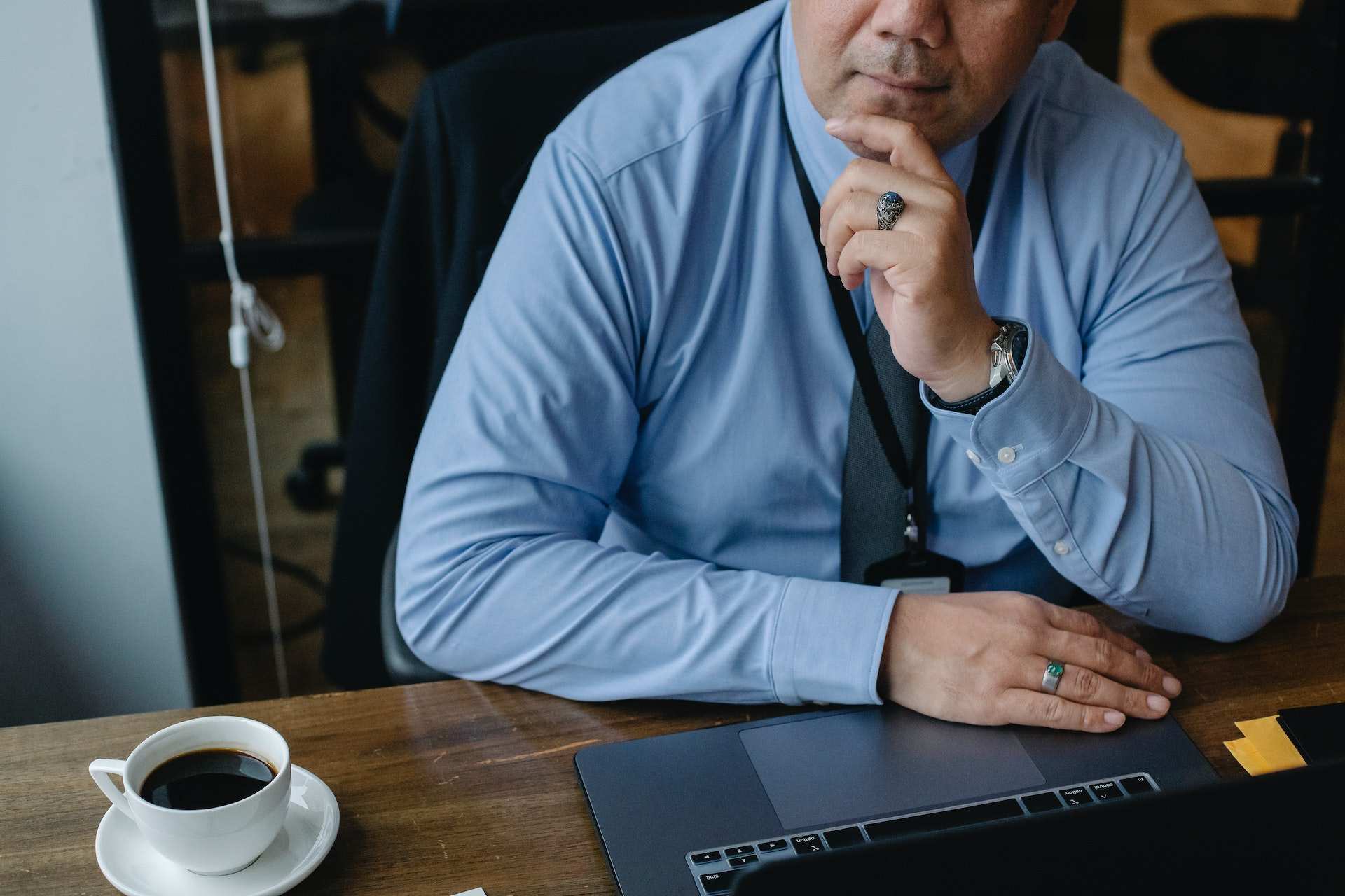 guy-with-his-coffee-on-his-hand-organization-apps