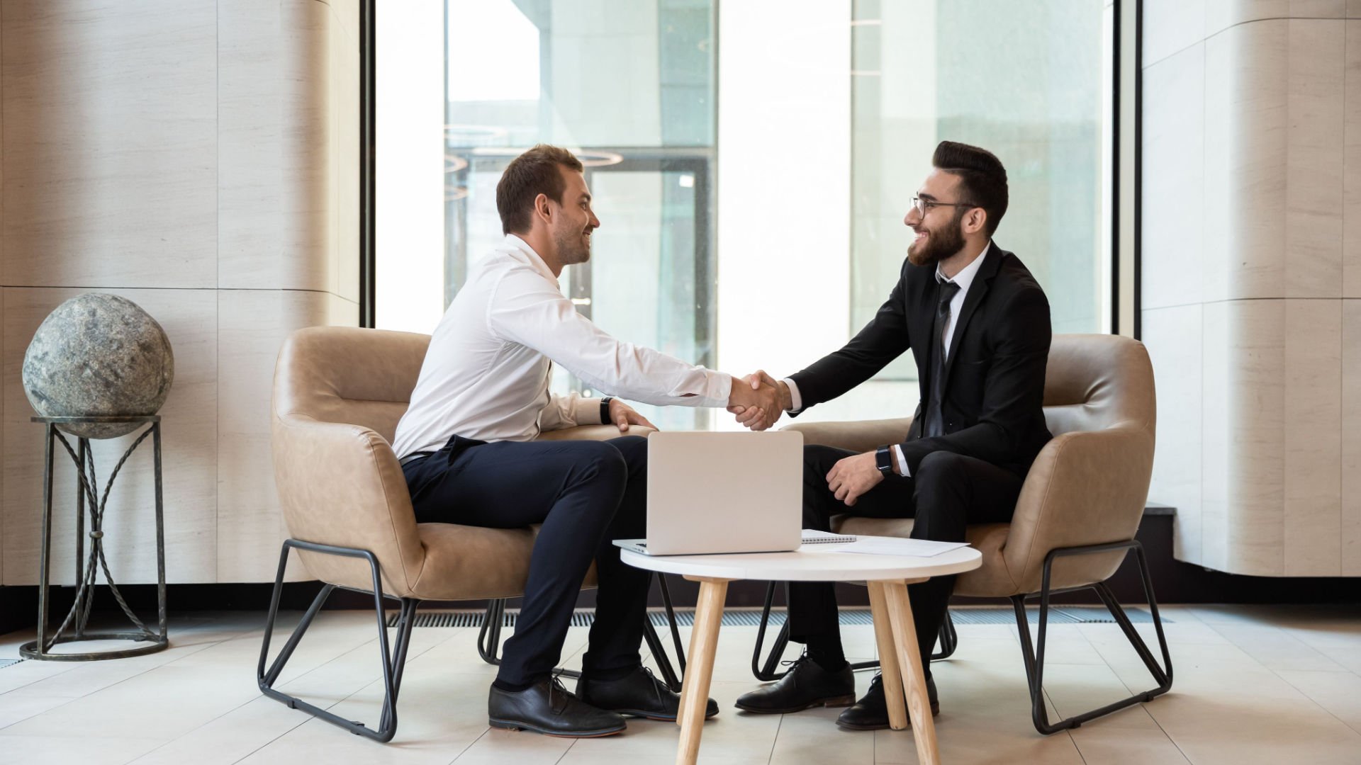 two-people-shaking-hands-job-requisition