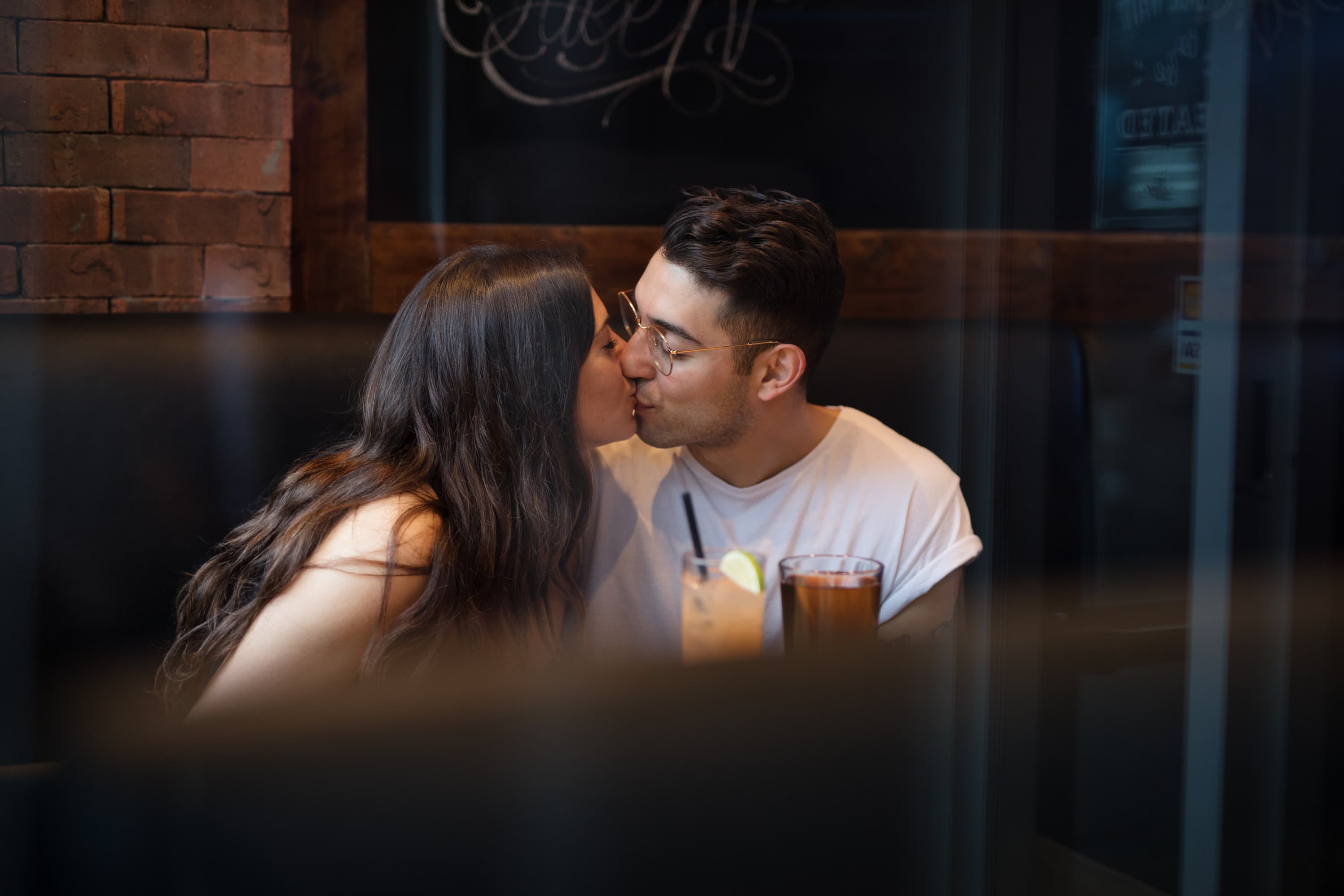 couple-kissing-at-bar-working-through-relationship-goals