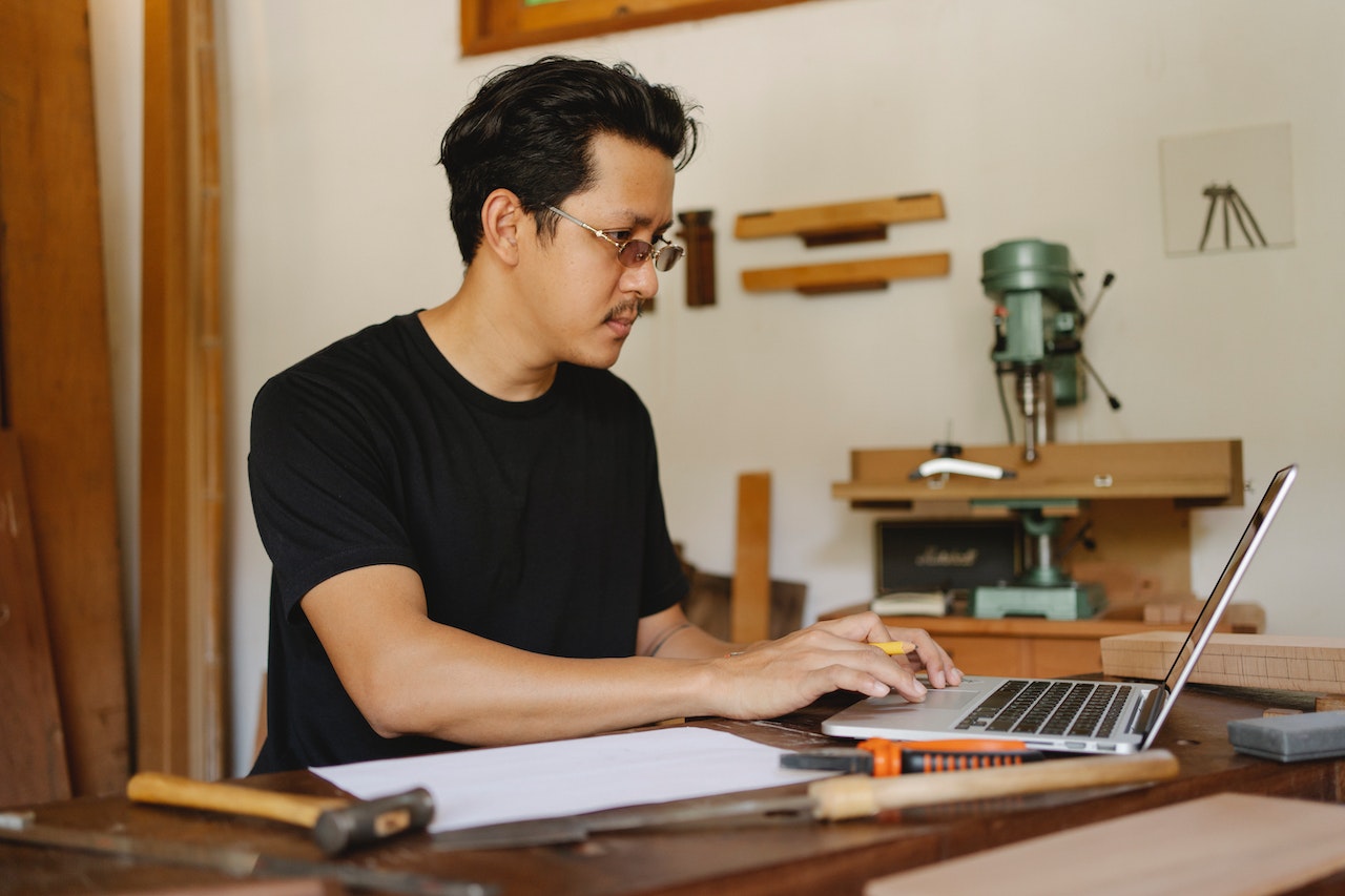 man-using-his-laptop-inspired-alone-at-studio-process-mapping