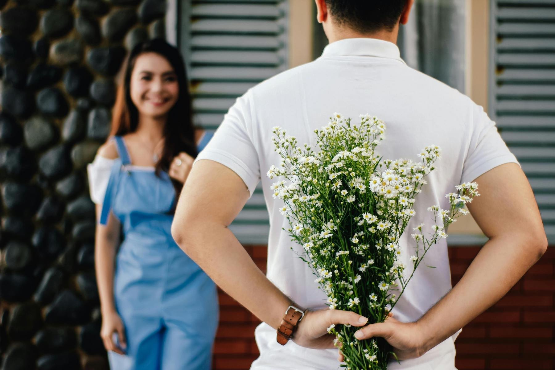 boyfriend-surprising-with-flowers-wants-vs-needs