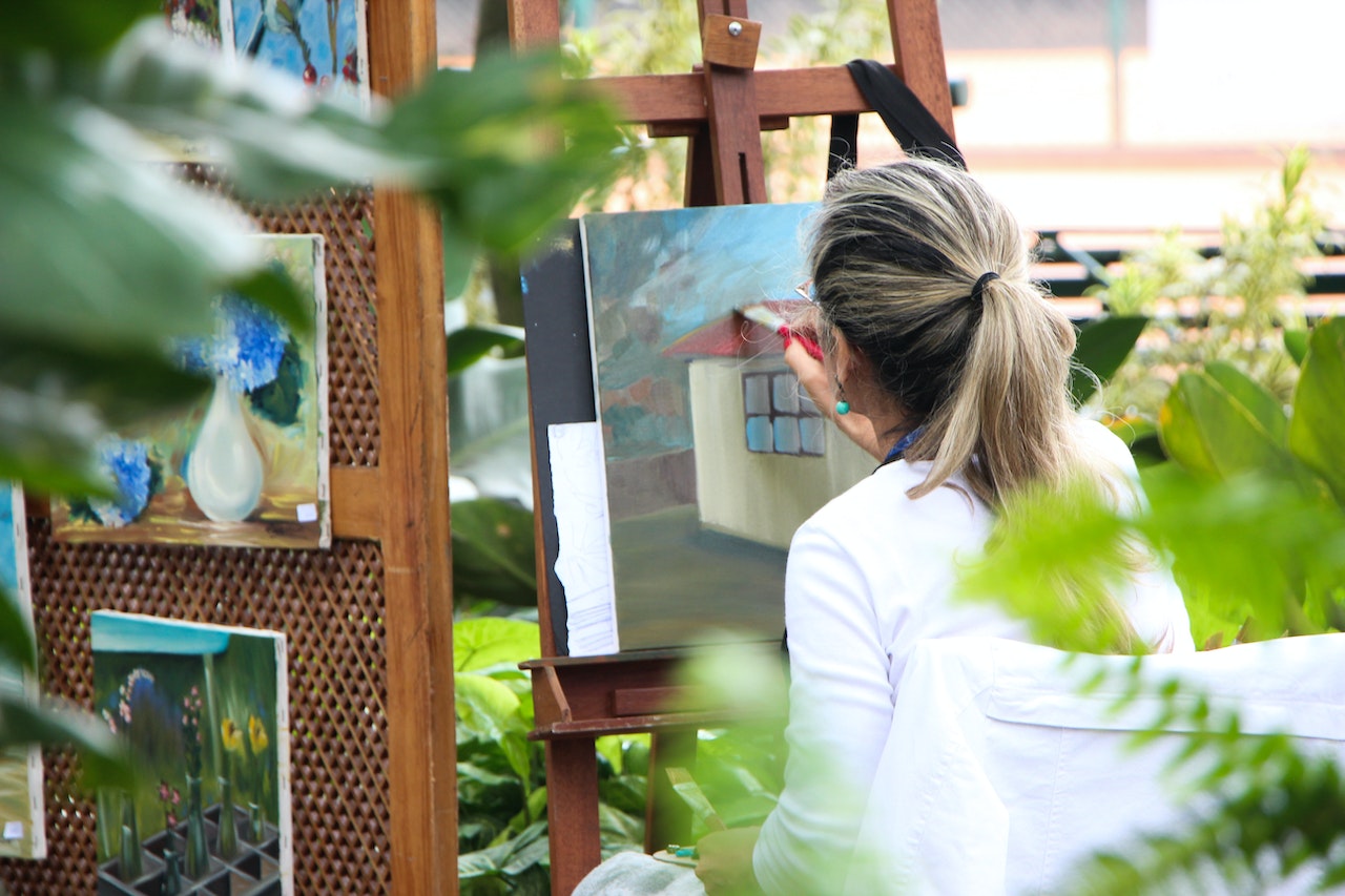 woman-painting-art-in-her-backyard-intj-personality-type