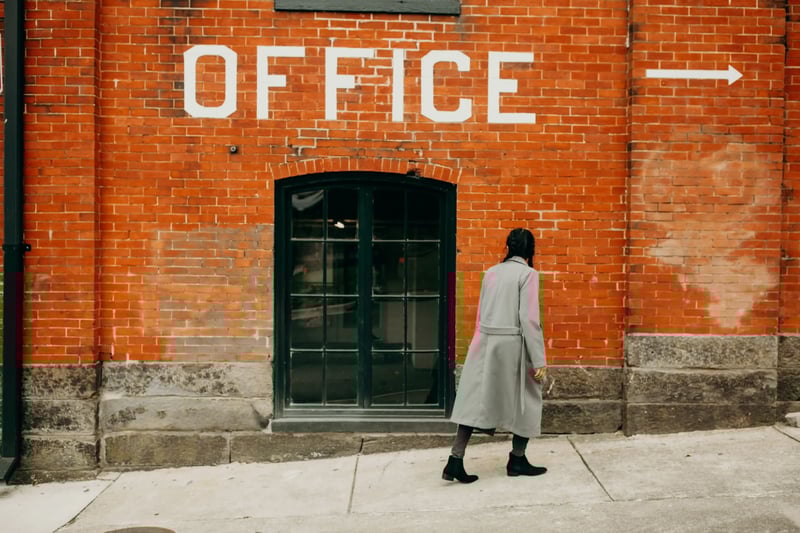 woman-walking-by-brickwall-contingent-workforce
