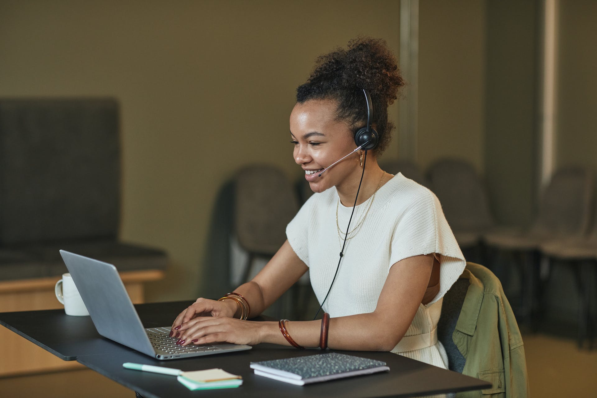 woman-with-headphones-working-on-her-laptop-what-is-a-bulleted-journal