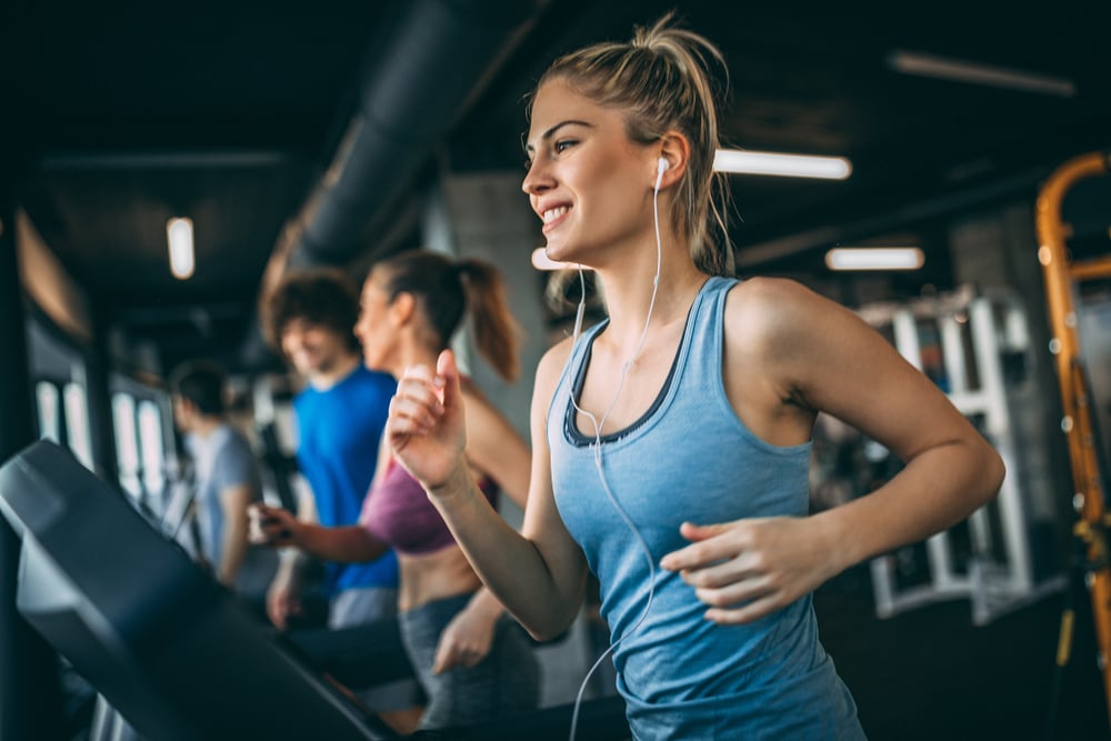 young-people-running-on-treadmill-how-to-overcome-fear-of-failure