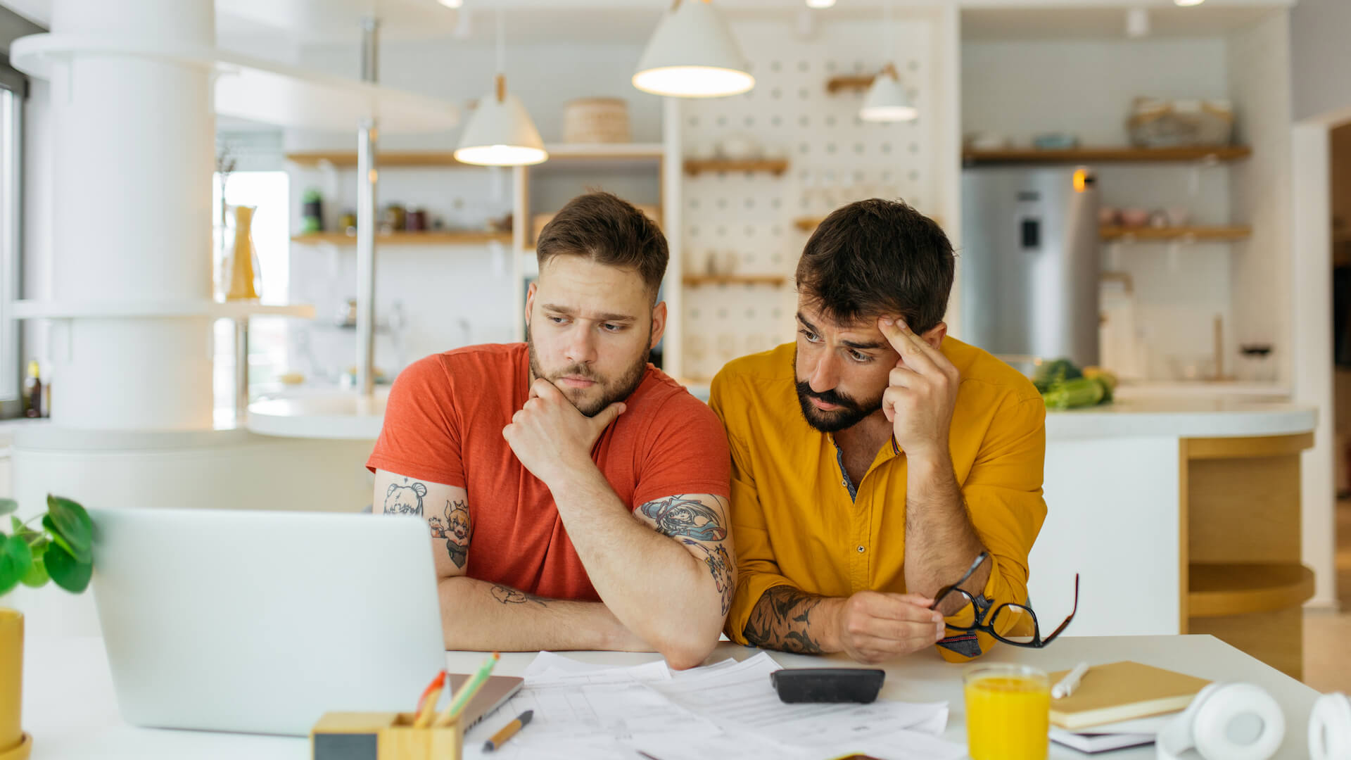 marraige-and-money-couple-paying-bills-online