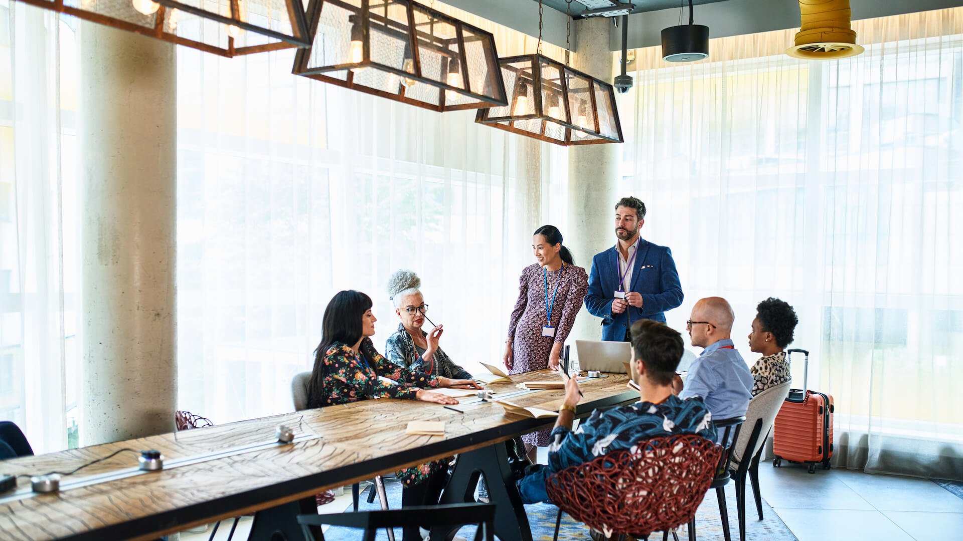 team-working-at-table-types-of-organizational-culture