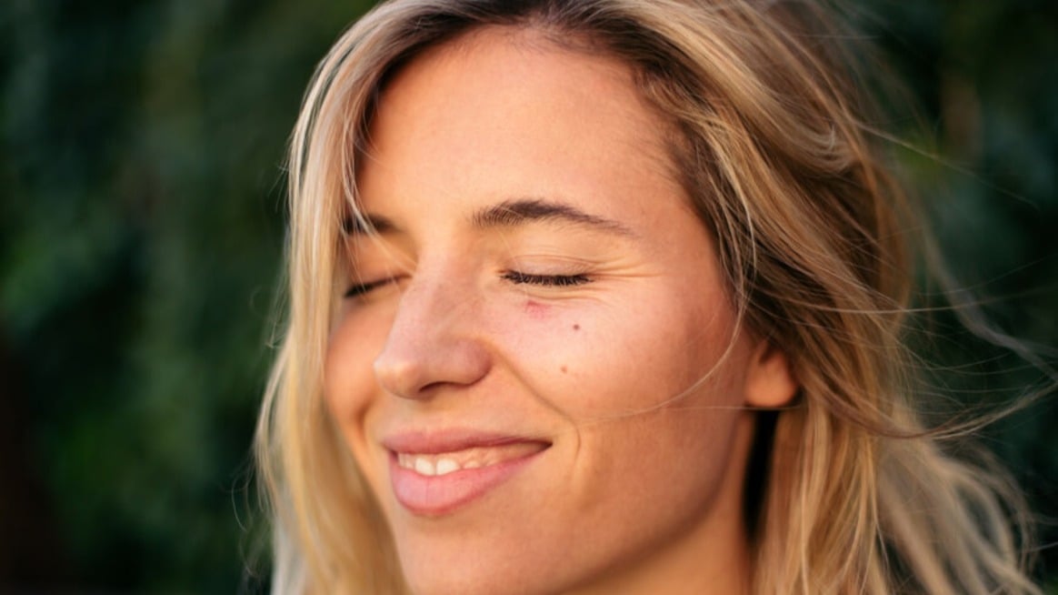 woman-eyes-closed-experiencing-other-human-senses